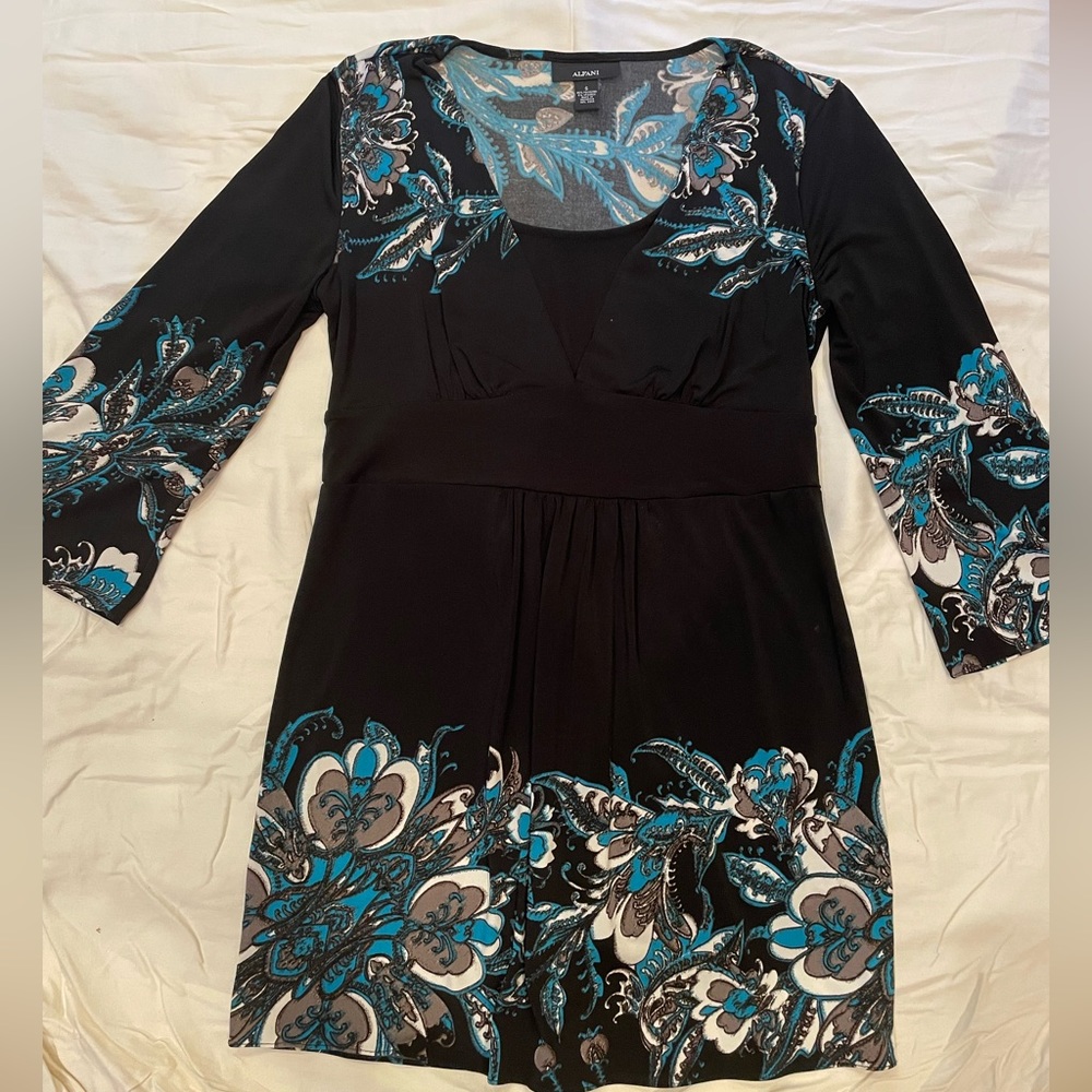 Alfani stretch top tunic blouse size S black/white/ turquoise color layered look